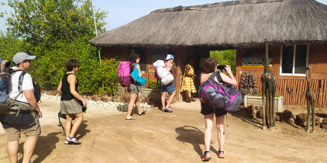 Grupo llegando a Bintang Bolong Gambia