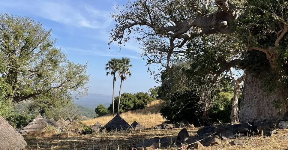 Paisaje de una aldea del País Basari en Senegal